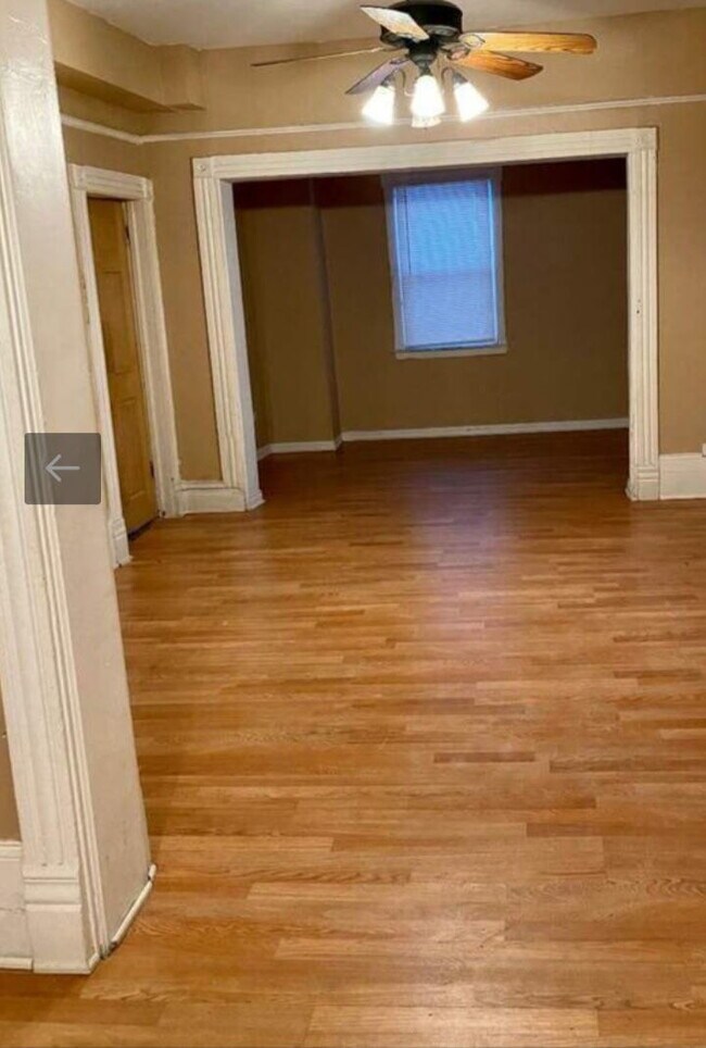 Building Photo - 5918 S Calumet Ave