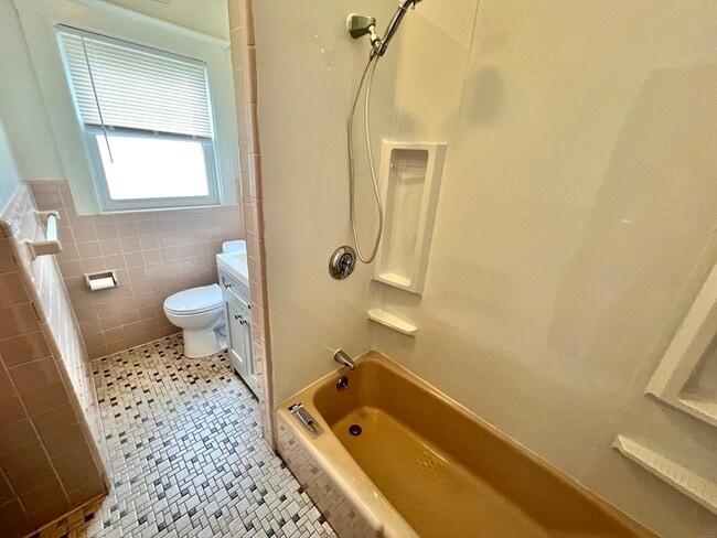 Building Photo - 171 School St