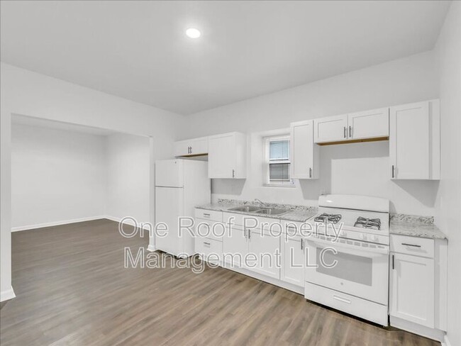 Building Photo - 324 N Hardesty