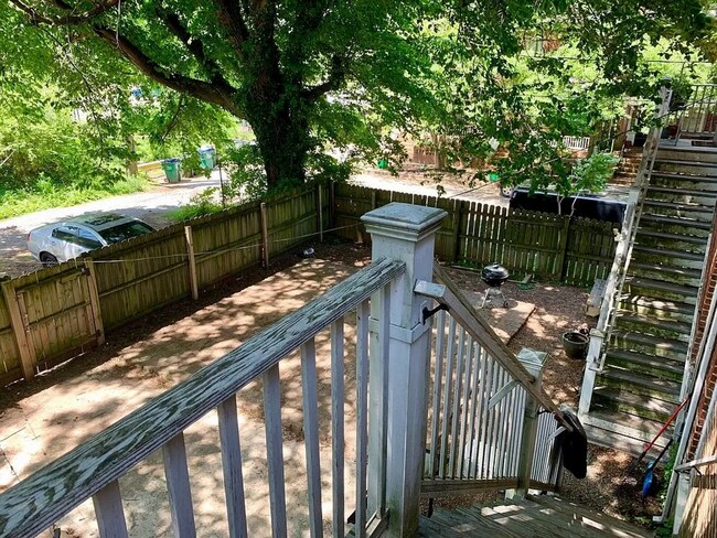 Building Photo - 2223 Parkwood Ave