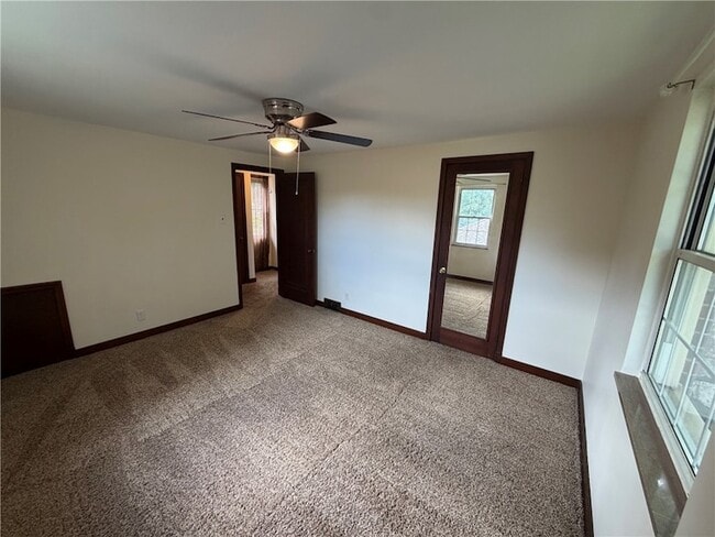 Building Photo - 218 Jackson Cir
