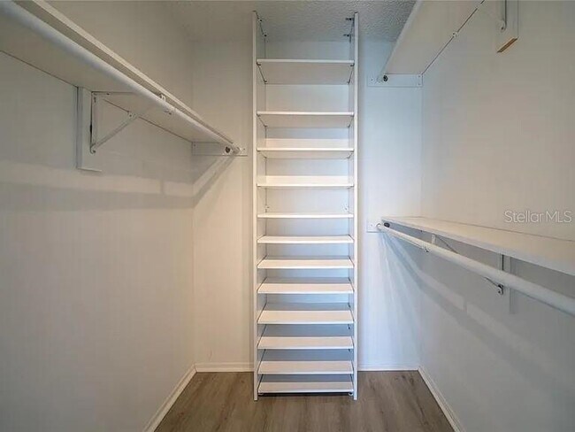 Building Photo - 4775 Cove Cir