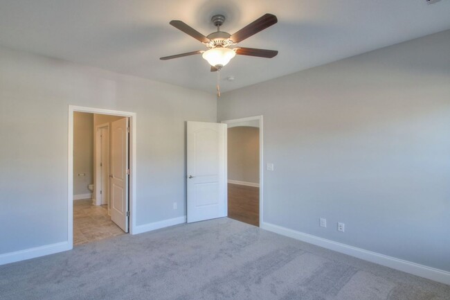 Building Photo - Well appointed Townhome
