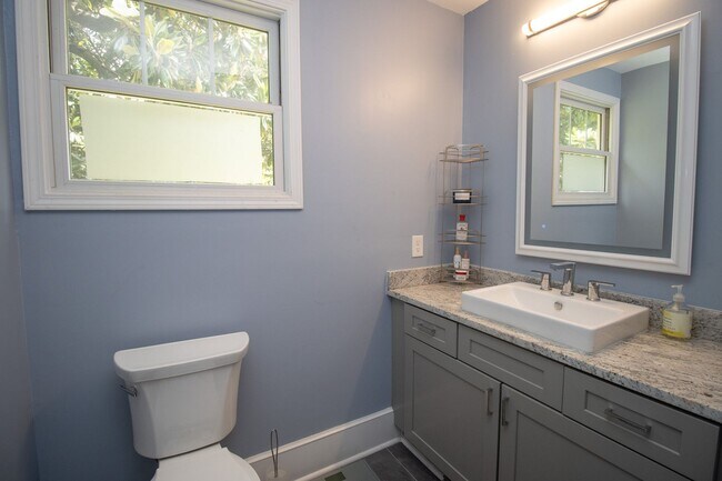Building Photo - 2715 Kiawah Ave