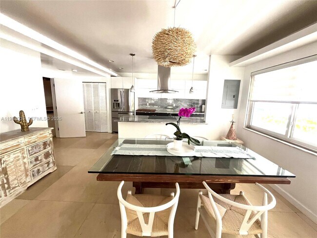 Building Photo - 10190 Collins Ave