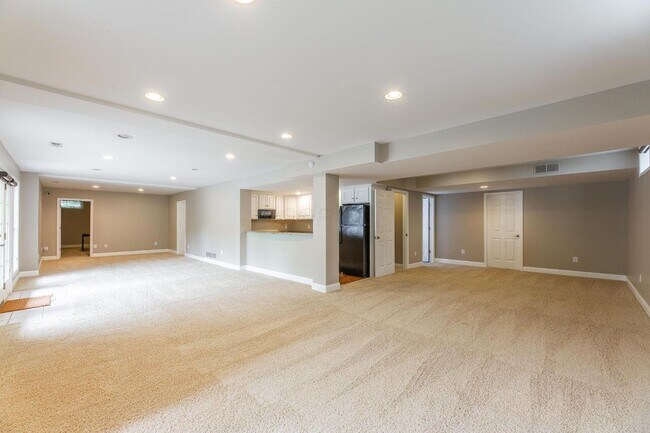 Building Photo - 4930 Brooksview Cir