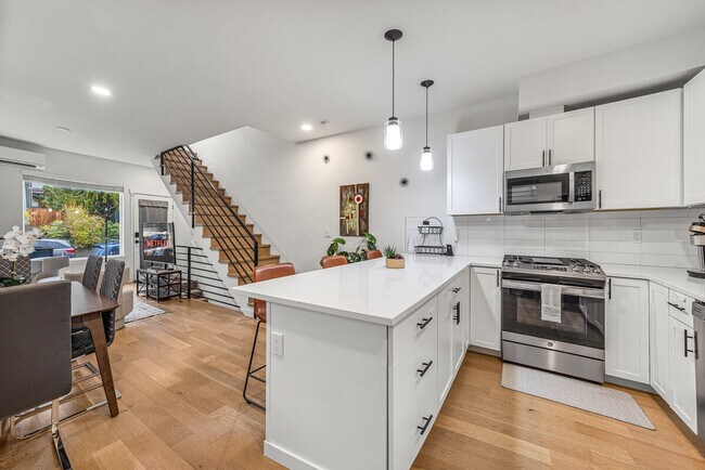 Building Photo - 5201 Brooklyn Ave NE