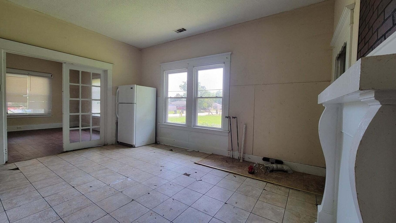 Kitchen - 1728 Telfair St