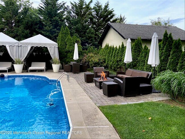 Building Photo - 1049 Norwood Ave