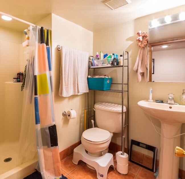 Building Photo - 745 S 20th St