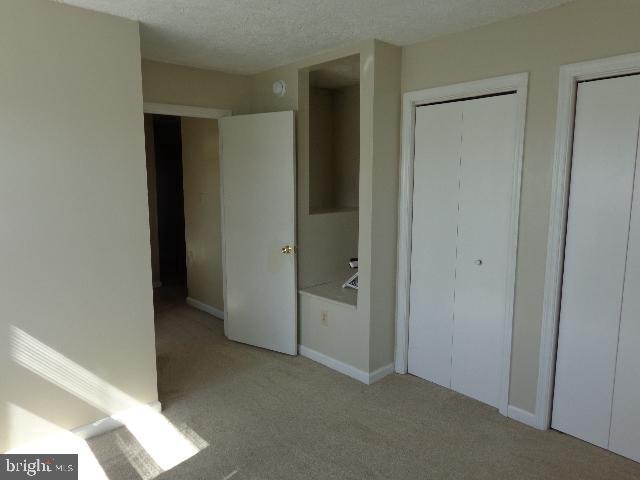 Building Photo - 907 Oak St