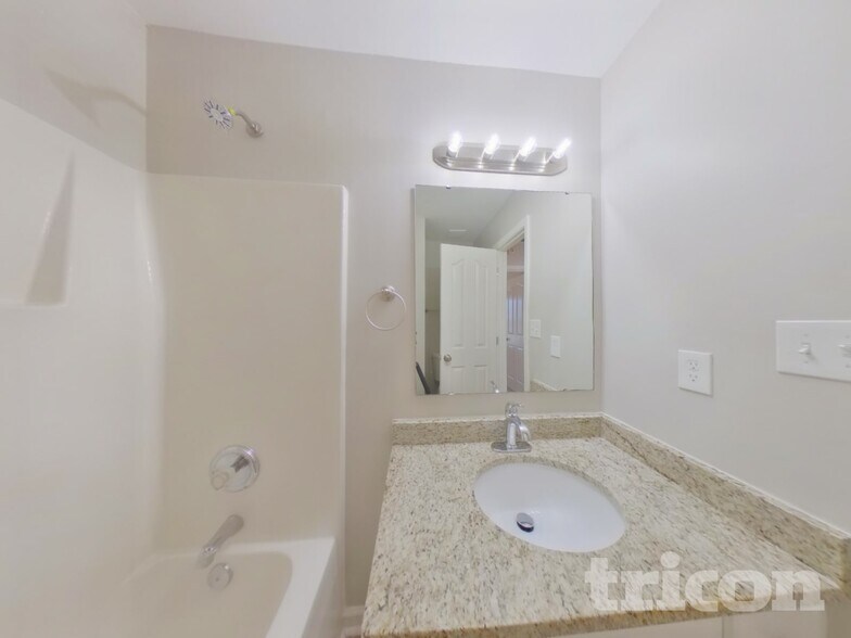 Building Photo - 7310 Ravanna Dr