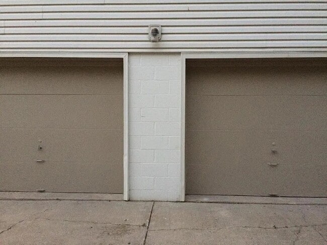 Building Photo - 3105 N 95th St