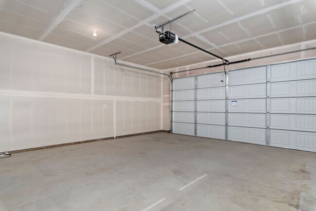 Building Photo - Charming & Modern Townhouse in Meridian!