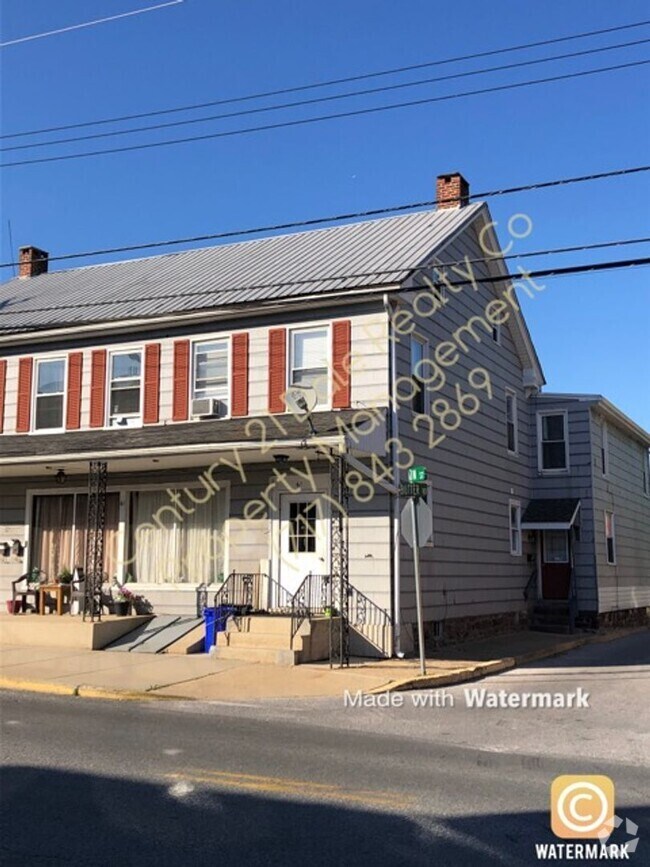 Building Photo - Very Spacious First Floor 2 Bedroom in Dov...