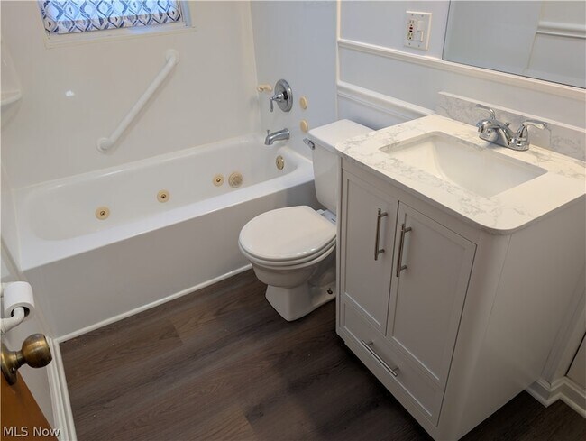 Building Photo - 703 Avondale St