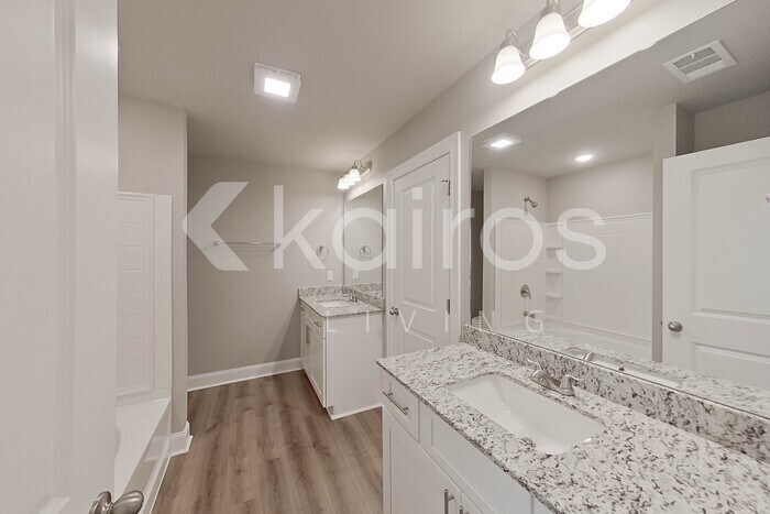 Building Photo - 13784 Pinyon Dr