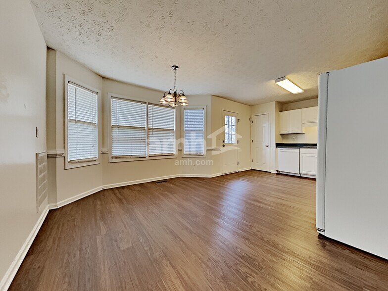 Building Photo - 136 River Walk