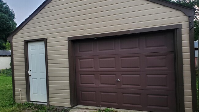 Building Photo - 3929 Larchmont St