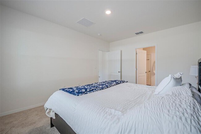 Building Photo - 1126 Chichester Ct