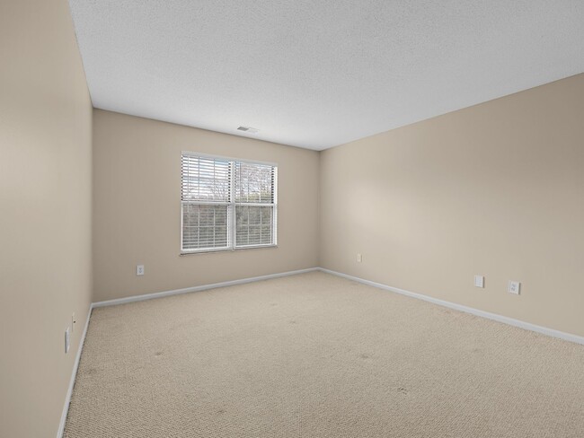 Building Photo - Gorgeous 2 bedroom home- Move-In Ready Condo in Parkview. Minutes to Downtown Greenville & the Ne...