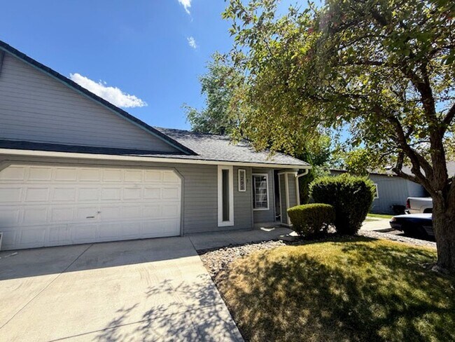 Primary Photo - 1295 Alicia Cir