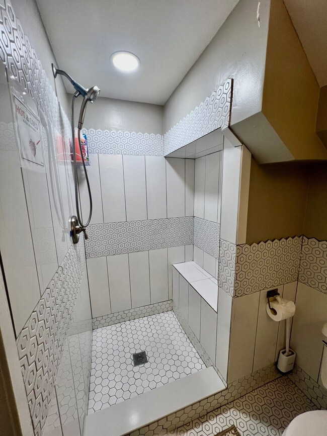 Building Photo - 11850 Sunrise Valley Dr