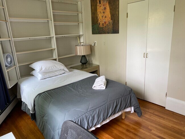 Building Photo - 1000 Memorial Dr