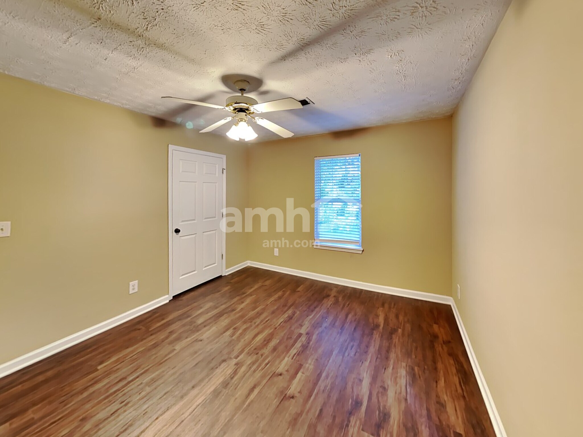 Building Photo - 685 Oxford Hall Dr SW