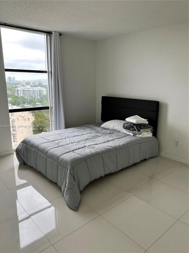 Building Photo - 13499 Biscayne Blvd