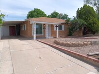 Building Photo - Cozy 4-bedroom, 2-bathroom home! Showings ...