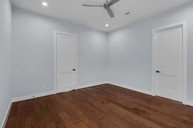 Building Photo - 804 Woodcrest Dr