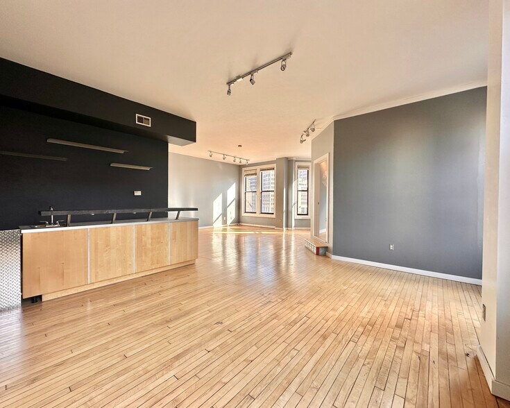 Building Photo - 108 W Wells St