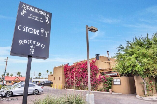 Building Photo - 1411 E Orangewood Ave