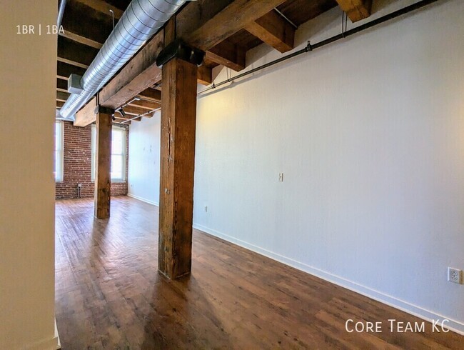 Building Photo - LARGE one bedroom in River Market!