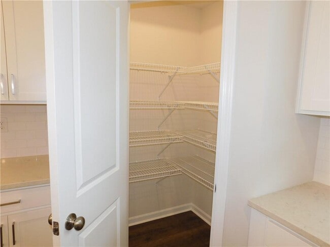 Building Photo - 1626 Halbrook Pl SW