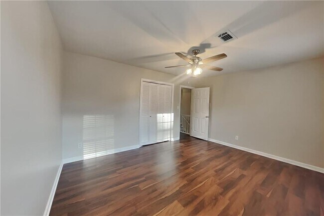 Building Photo - 506 Daisy Nash Dr SW