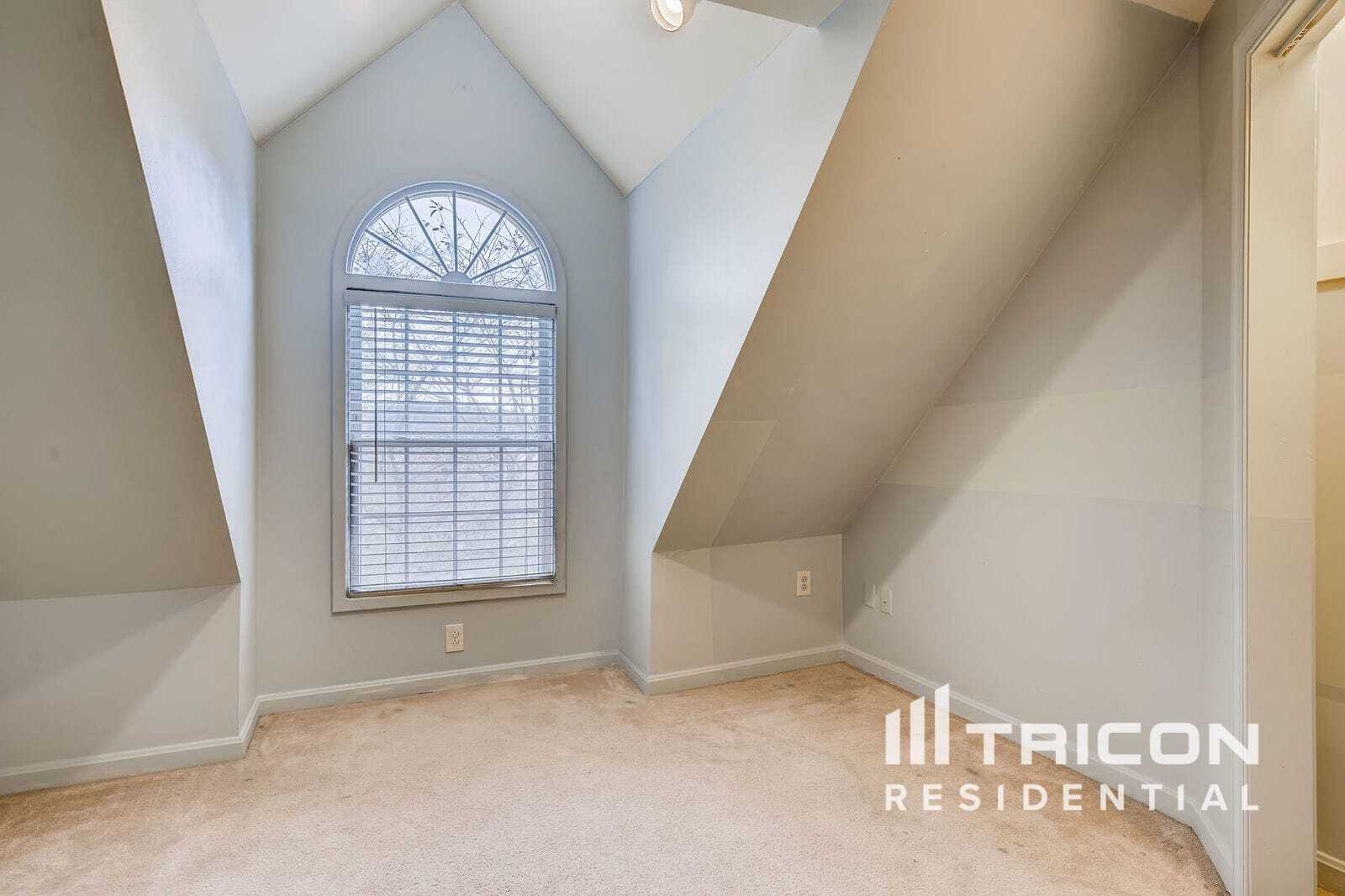 Building Photo - 10803 Glade Ct
