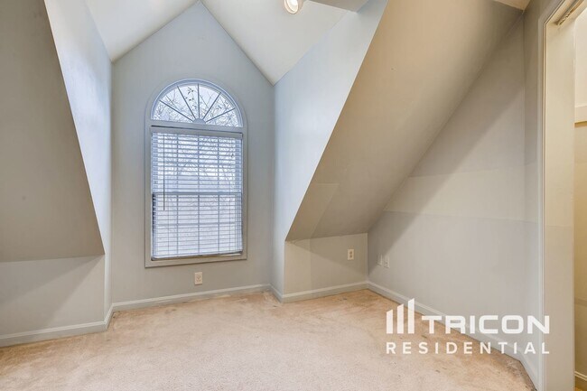 Building Photo - 10803 Glade Ct