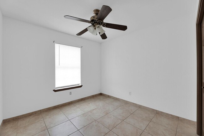 Building Photo - 31st St Apts