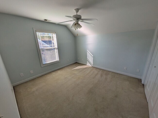 Building Photo - Beautiful 3 Bedroom, 2.5 Bath Home Located in the Kings Grant Golf Community!