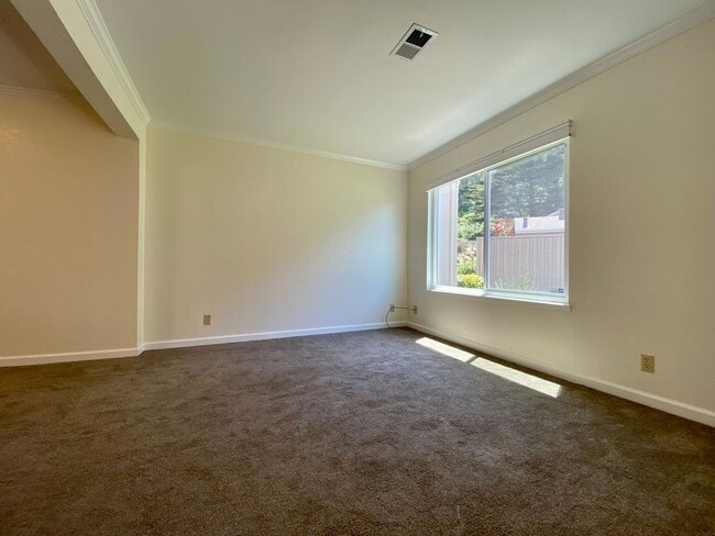 Building Photo - Newly Renovated Condo with NEW KITCHEN! - ...
