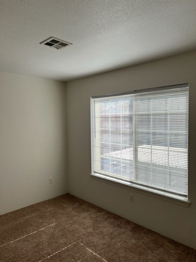Building Photo - 3044 Sheraton Ct
