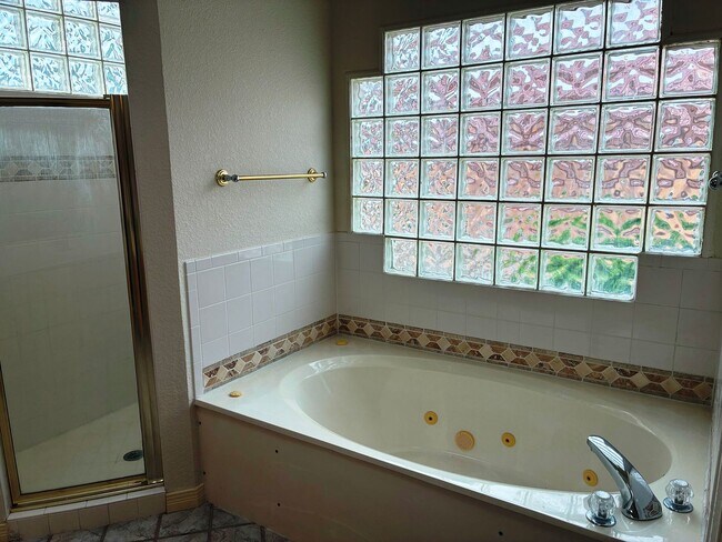 Building Photo - Large home Beauty in Santa Teresa