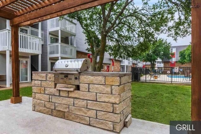 Building Photo - 2612 Southwest Pkwy