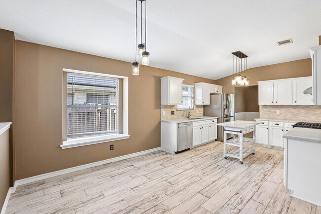 Building Photo - 2656 Bradley Ln