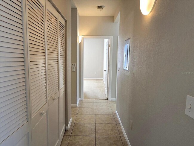 Building Photo - 9005 Lee Vista Blvd