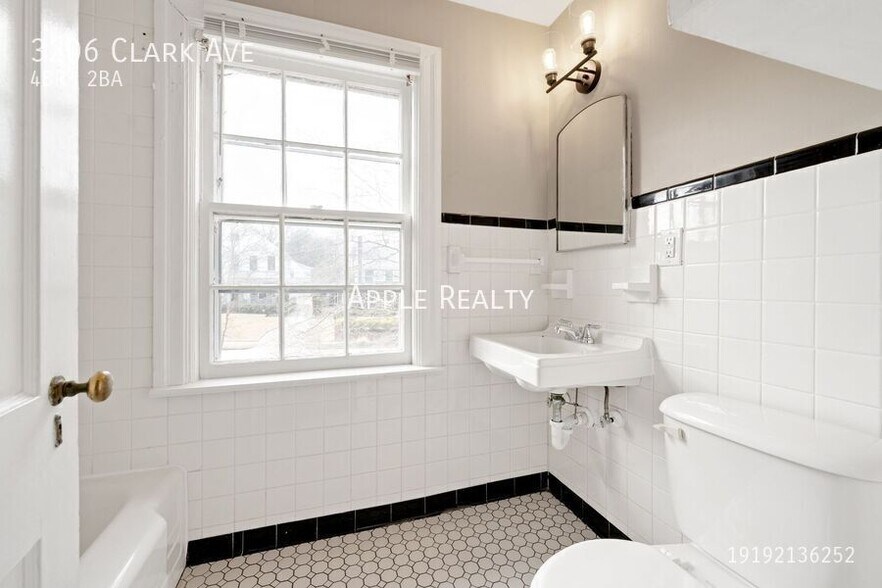 Building Photo - 3206 Clark Ave