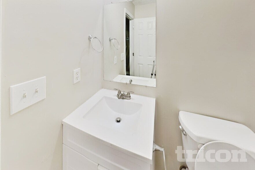 Building Photo - 417 Westonridge Run