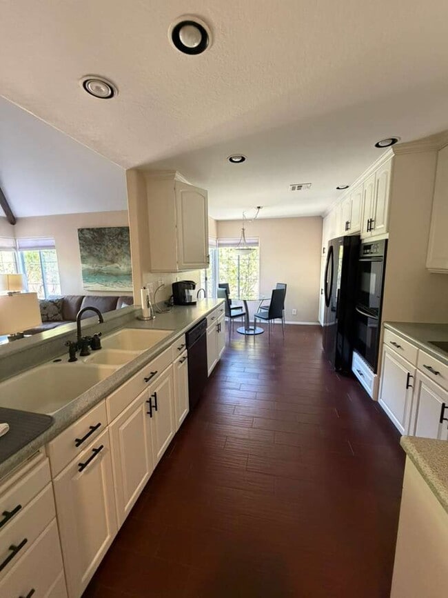 Building Photo - 11816 Caminito Corriente